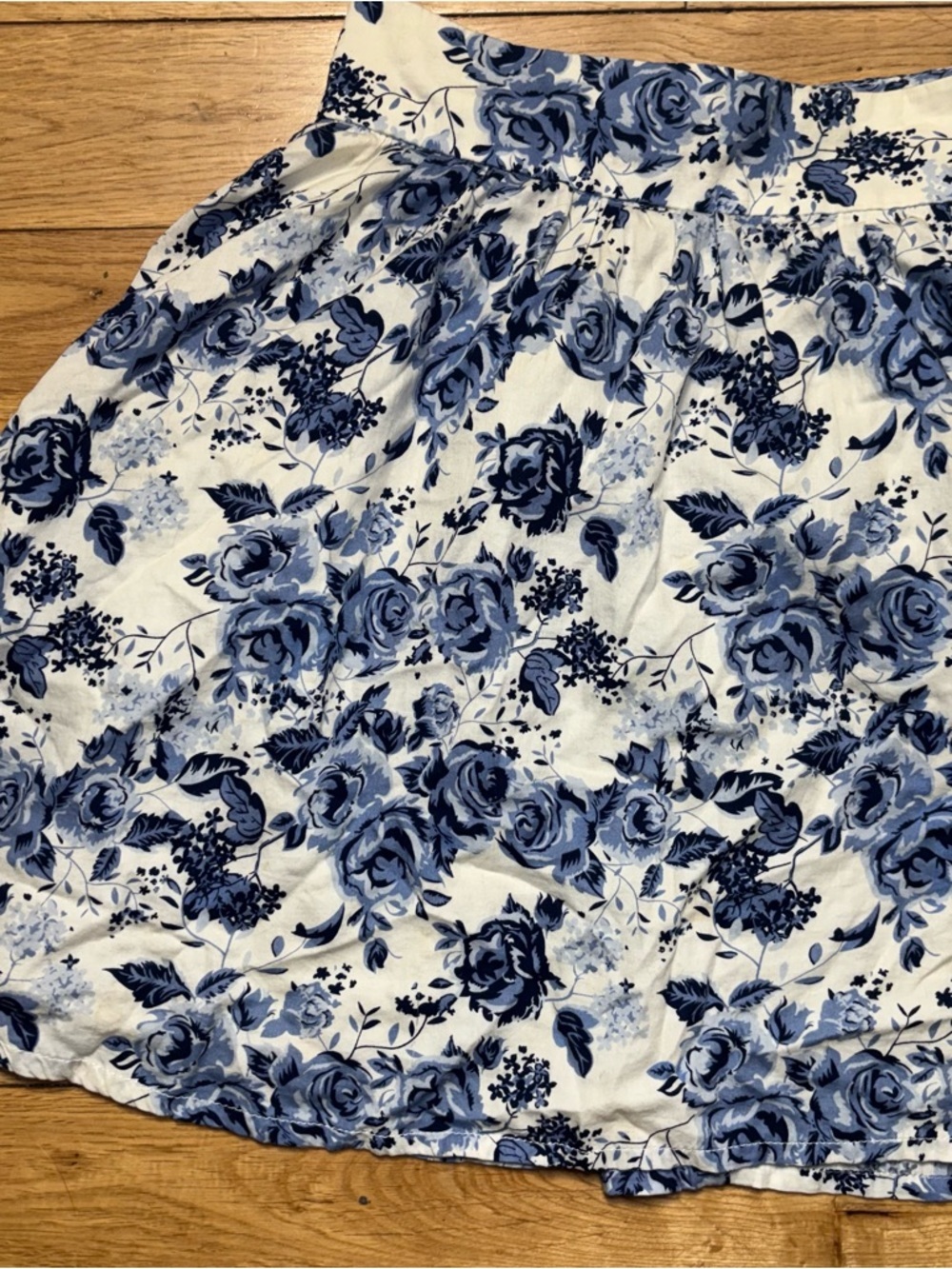 Floral Ruffle Mini Skirt Size Small White Black - Picture 2 of 4